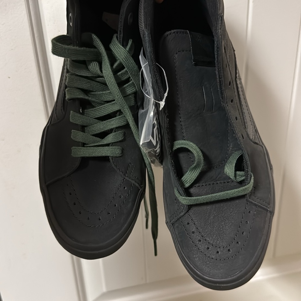 VANS - Picture 2 of 3